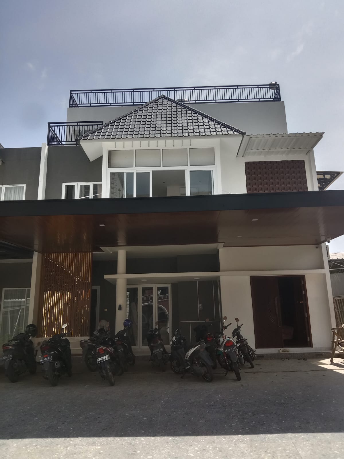 Pembangunan rumah di komplek Royal Jade.